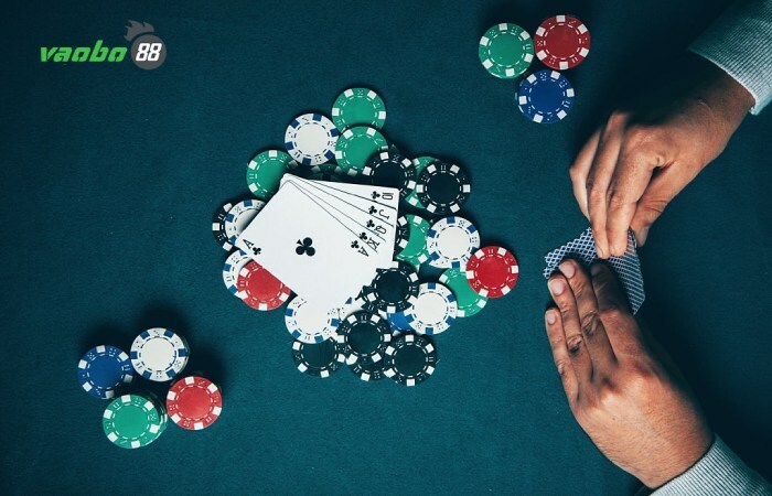 chơi poker trực tuyến